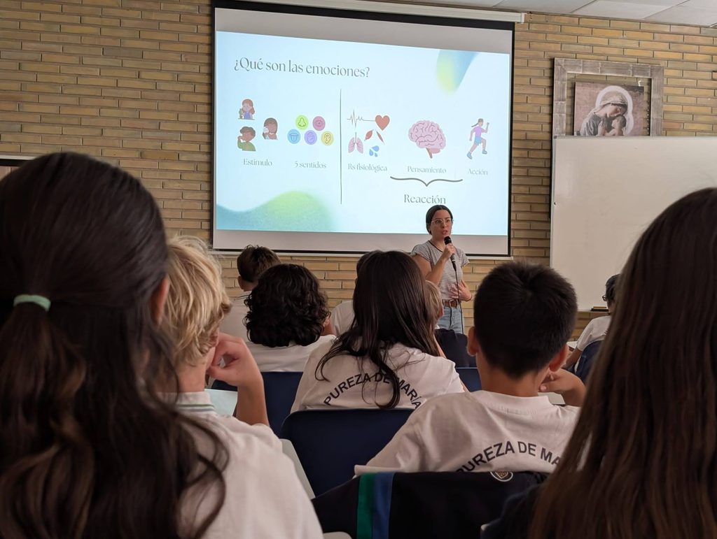 Alumnos de ESO pureza de maria cid taller sobre educacion emocional y gestion de reacciones
